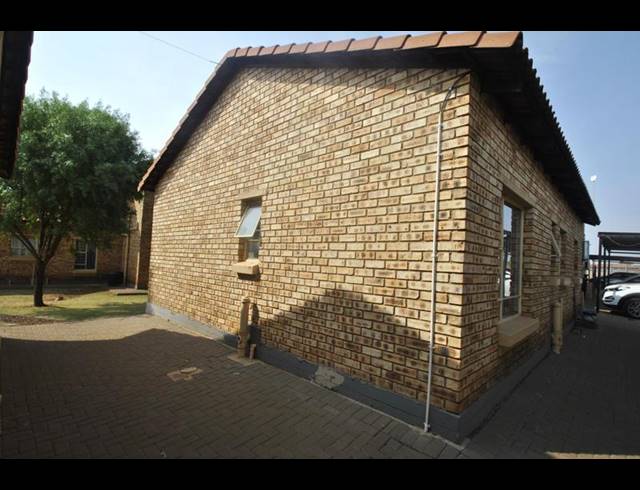 3 BEDROOM HOUSE FOR SALE IN DAWN PARK